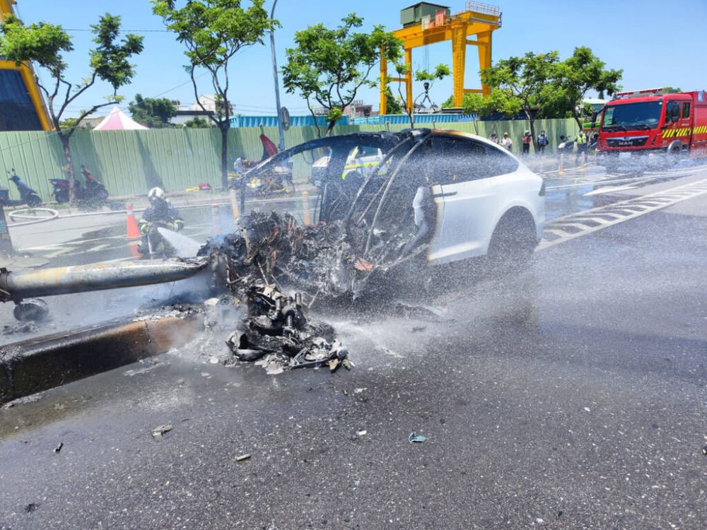 車禍電池未爆燃，林志穎得以逃出生天，家屬：百萬感謝援助者